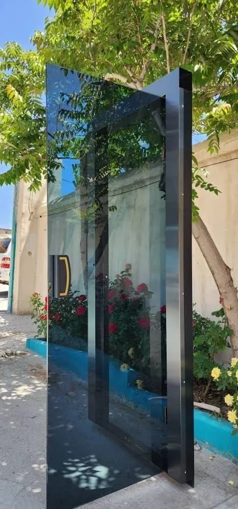 درب تمام‌شیشه