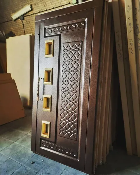 ساخت درب لولایی در کارگاه